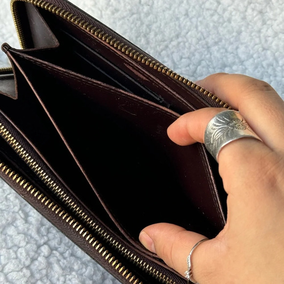 AUTHENTIC Burgundy Vernis Zippy Louis Vuitton Wallet - Picture 7 of 16